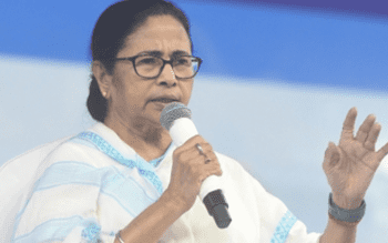 मनरेगा का पैसा पाने के लिए क्या मुझे पीएम मोदी के पैर छुने होंगे: ममता बनर्जी