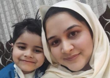 तलाकशुदा मां मुबीन फ़ातिमा ने पास की जेकेएएस परीक्षा लाखों महिलाओं के लिए बनी एक उदाहरण