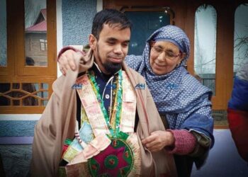 कश्मीर के सैयद आदिल जहूर ने आईएसएस की परीक्षा पास कर इतिहास रच दिया