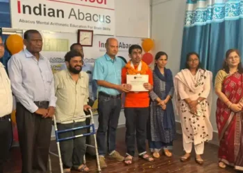 ऑटिज्म पीड़ित जमशेदपुर के किशोर ने बनाया इंडिया बुक रिकॉर्ड, 15 मिनट में हल किए गणित के 208 सवाल