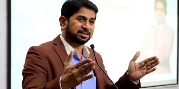तेलंगाना टास्क फोर्स ने मोटिवेशनल स्पीकर मुनव्वर ज़मां और दो होटल मालिकों को गिरफ्तार किया।