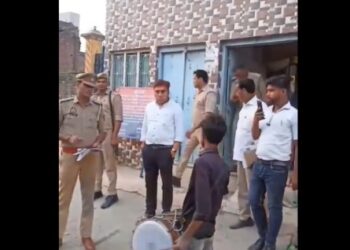 उत्तर प्रदेश: पुलिस ने पशु-वध के आरोपी की 12 लाख रुपये की संपत्ति जब्त की।