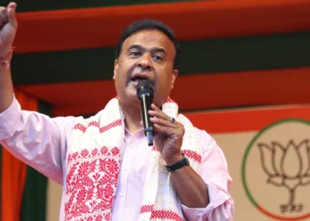 INDIA गठबंधन ने असम के मुख्यमंत्री हिमंता बिस्वा सरमा के भड़काऊ बयान पर चुनाव आयोग से की शिकायत।