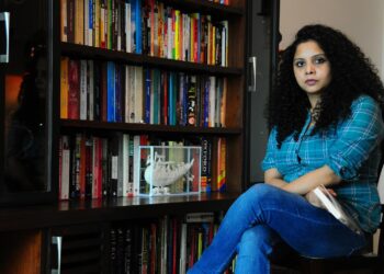 पत्रकार राणा अय्यूब के खिलाफ FIR दर्ज करने का अदालत का आदेश