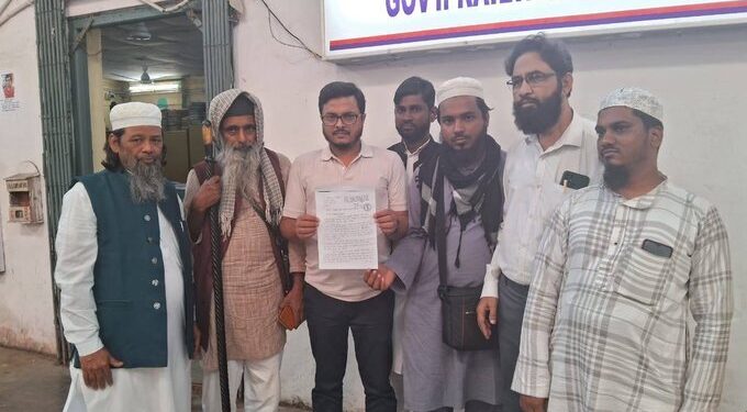 पश्चिम बंगाल: ट्रेन में हिंदूत्वादी हमले में 27 वर्षीय मुस्लिम छात्र पर ‘बांग्लादेशी’ कहकर हमला।
