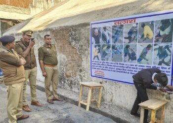संभल हिंसा: 74 संदिग्धों की पहचान के लिए पोस्टर जारी, सूचना देने पर इनाम की घोषणा।