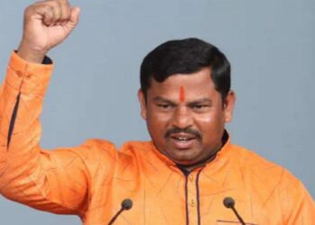 तेलंगाना के भाजपा विधायक राजा सिंह पर रामनवमी रैली के दौरान पुलिस के खिलाफ धमकी भरे बयान के लिए मामला दर्ज।