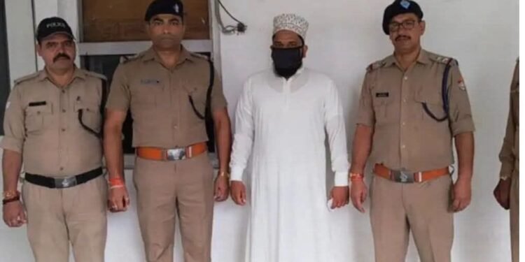 उत्तराखंड में मुफ्ती मुजीब गिरफ्तार, मदरसों को बंद करने के खिलाफ बयान देने का आरोप।