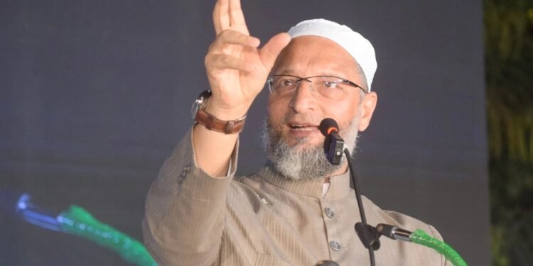 सहारनपुर कलेक्ट्रेट की मस्जिद गिराए जाने पर ओवैसी का सवाल- “मेरी मज़हबी आज़ादी आपकी रहम-ओ-करम पर मुबनी नहीं है”