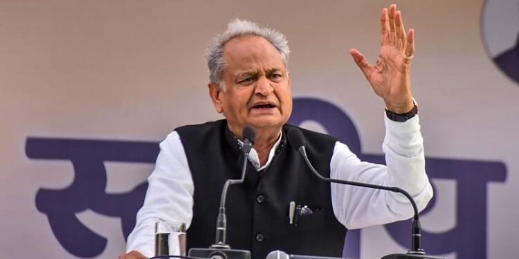 अशोक गहलोत बोले- धर्मांतरण कानून का दुरुपयोग न हो, अल्पसंख्यकों को सिर्फ संदेह के आधार पर परेशान न किया जाए।
